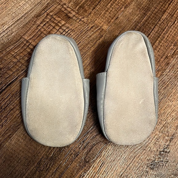 Like new 12-18 Month Shoes/Slippers - Picture 2 of 4